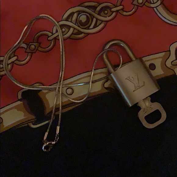 AUTHENTIC Louis Vuitton Lock and Key🔑🔐 Necklace - Picture 2 of 8